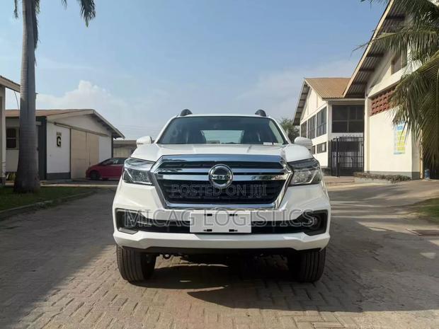 New Nissan Pick-Up 2025 White