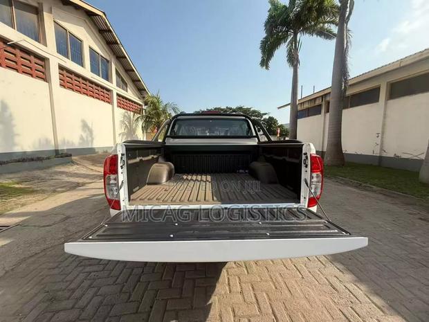 New Nissan Pick-Up 2025 White