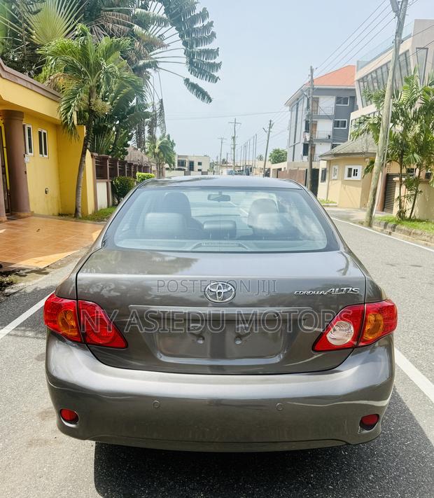 Toyota Corolla LE 4dr Sedan (1.8L 4cyl 4A) 2010 Gray