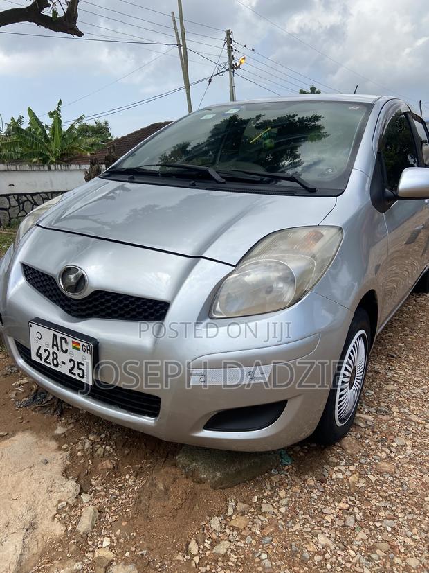 Toyota Vitz 1.5 FWD 5dr 2010 Silver
