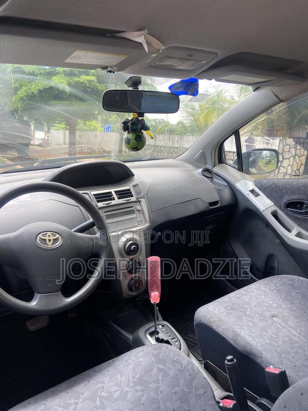 Toyota Vitz 1.5 FWD 5dr 2010 Silver