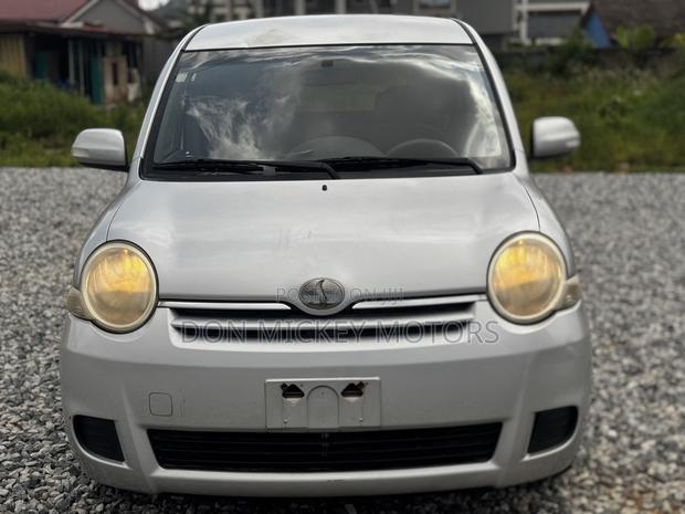 Toyota Sienta 1.5 FWD 2010 Gray