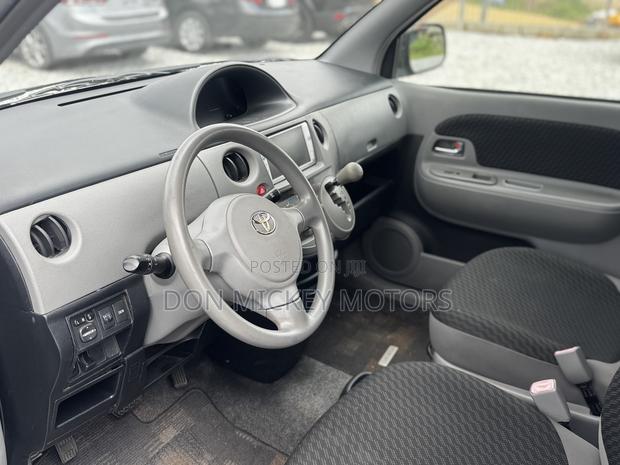 Toyota Sienta 1.5 FWD 2010 Gray