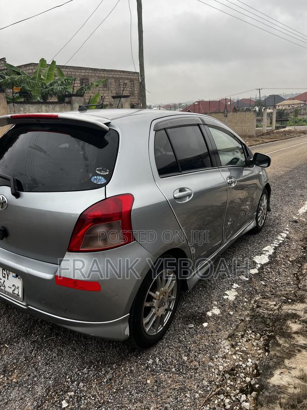 Toyota Vitz 2010 Gray