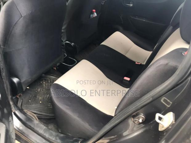 Toyota Yaris SE Hatchback 5dr 2012 Gray