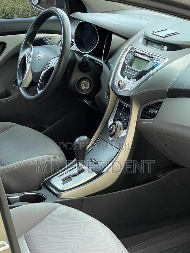 Hyundai Elantra 2012 Silver
