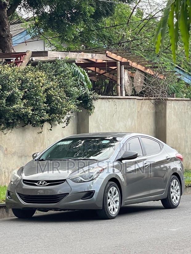 Hyundai Elantra 2012 Silver