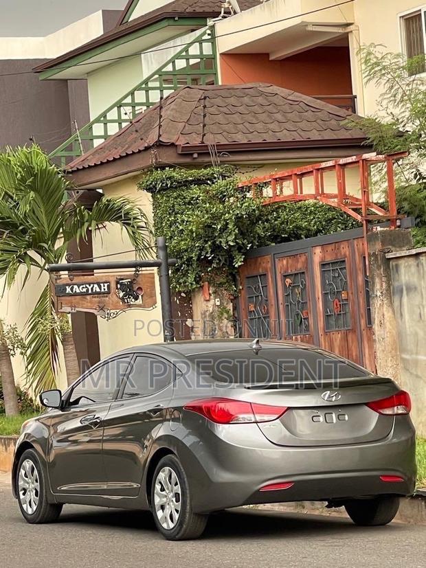 Hyundai Elantra 2012 Silver