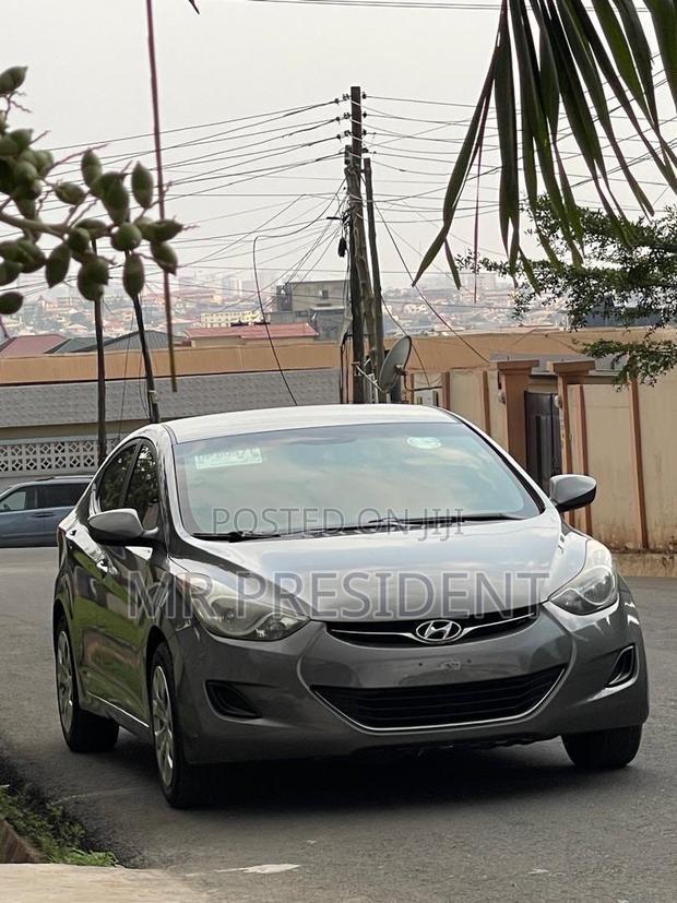 Hyundai Elantra 2012 Silver