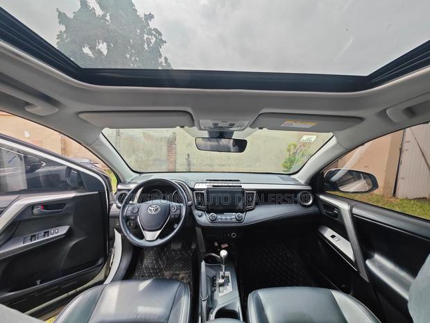 Toyota RAV4 2019 White