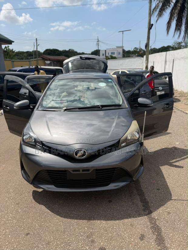 Toyota Vitz 2015 Gray
