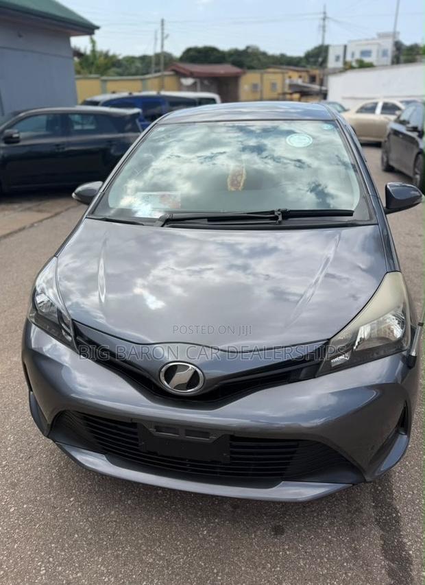 Toyota Vitz 2015 Gray