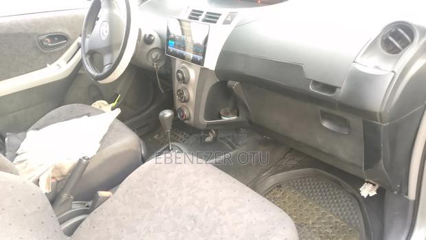 Toyota Vitz 1.3 AWD 3dr 2010 Gray