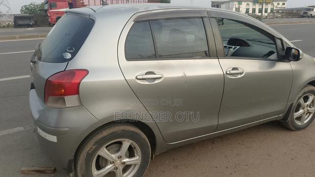 Toyota Vitz 1.3 AWD 3dr 2010 Gray