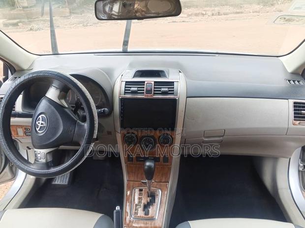 Toyota Corolla LE Special Edition 4dr Sedan (1.8L 4cyl 4A) 2013 Silver