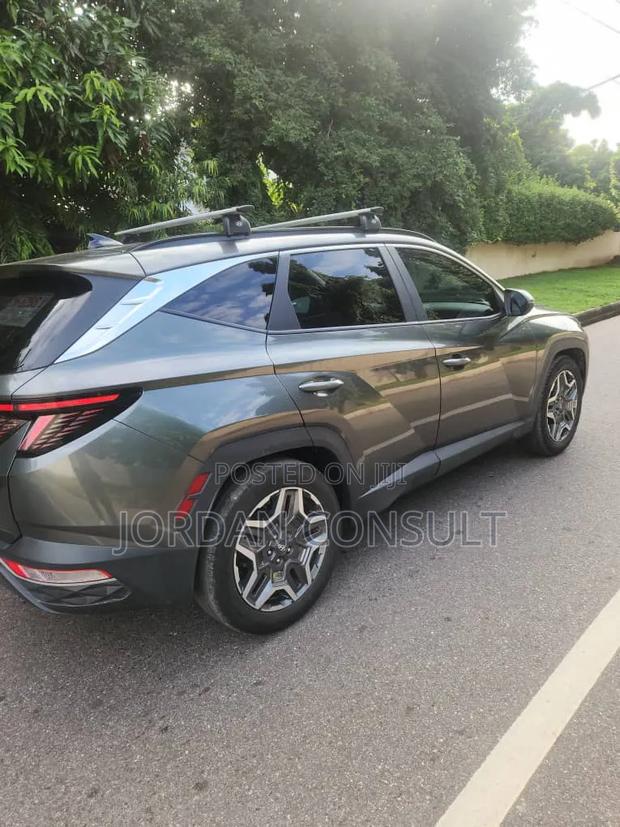 Hyundai Tucson SE 2024 Gray