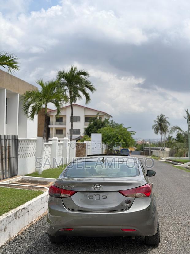 Hyundai Elantra Limited Sedan FWD (1.8L 4cyl 6A) 2013 Gray