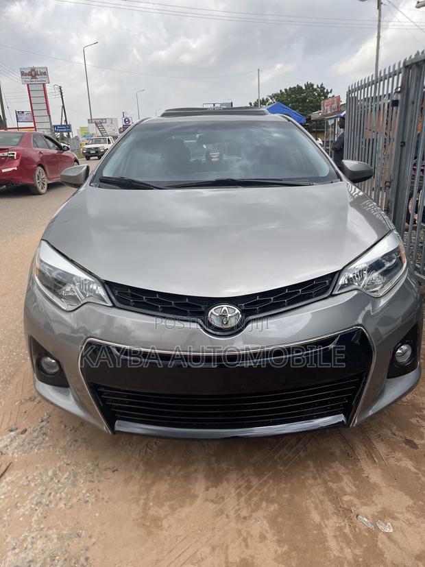 Toyota Corolla 2014 Gold