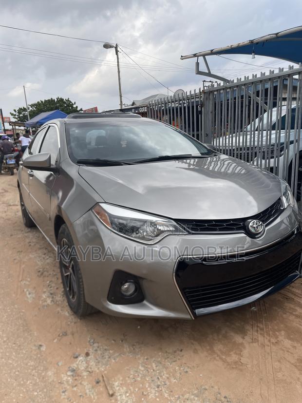 Toyota Corolla 2014 Gold