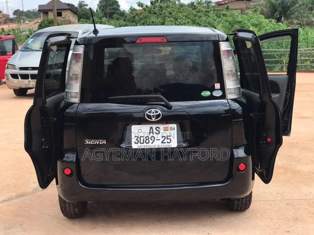 Toyota Sienta 2014 Black