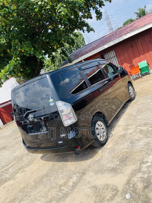 Toyota Voxy 2013 Black