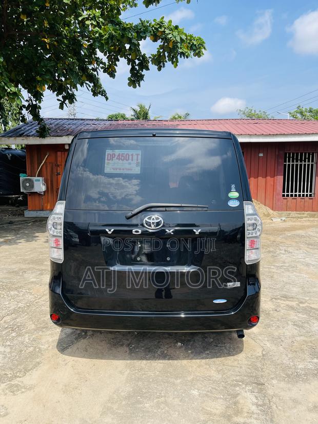 Toyota Voxy 2013 Black