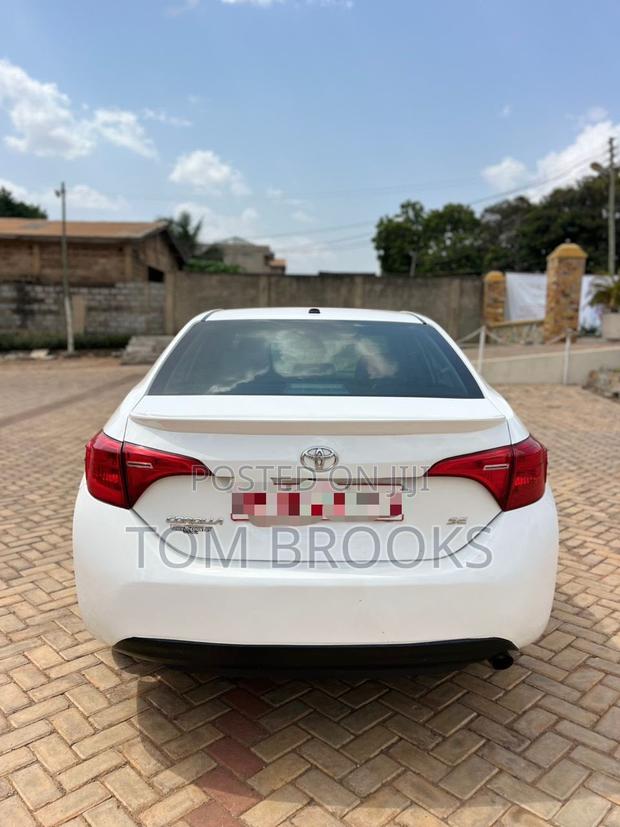 Toyota Corolla SE 4dr Sedan (1.8L 4cyl CVT) 2017 White