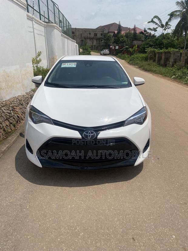 Toyota Corolla LE (1.8L 4cyl 2A) 2018 White