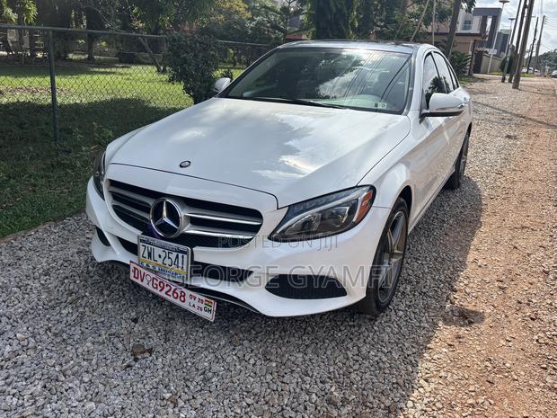 Mercedes-Benz C300 Luxury 4dr AWD 4Matic Sedan (2.0L 4cyl 7A) 2015