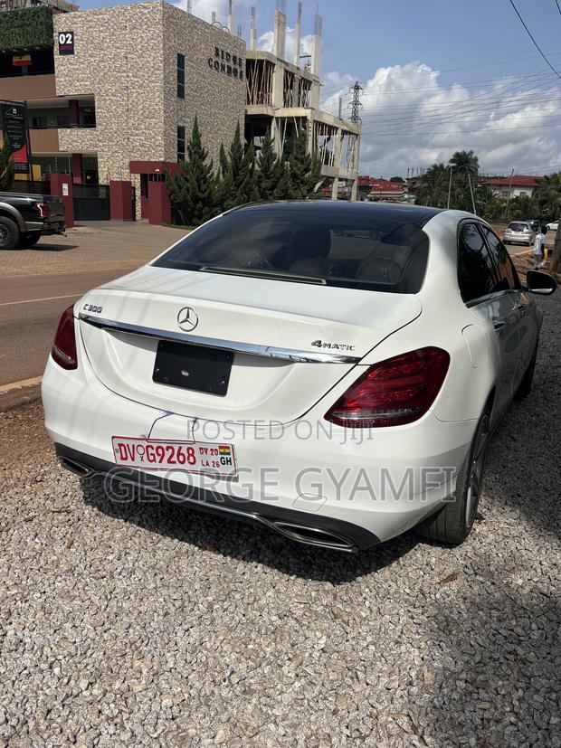 Mercedes-Benz C300 Luxury 4dr AWD 4Matic Sedan (2.0L 4cyl 7A) 2015