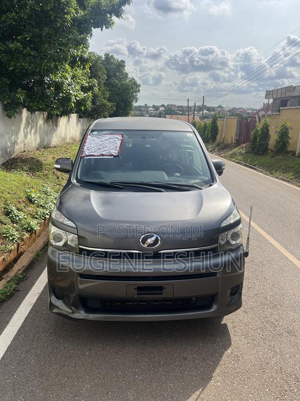 Toyota Voxy 2012 Gray