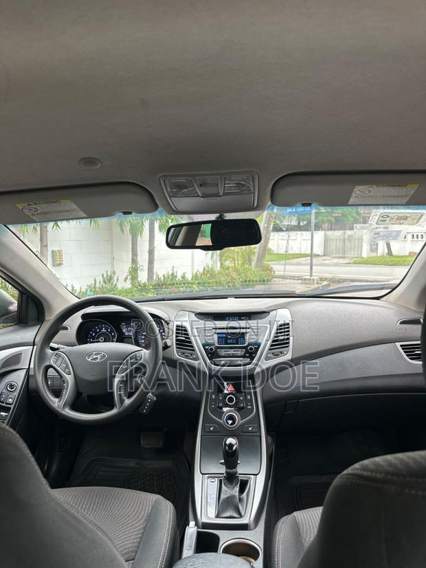 Hyundai Elantra SE Sedan FWD (1.8L 4cyl 6A) 2016 Gray