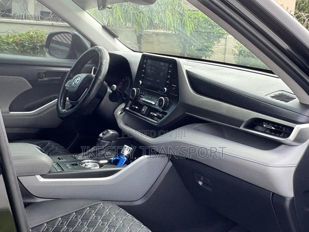 Toyota Highlander LE 2021 Black