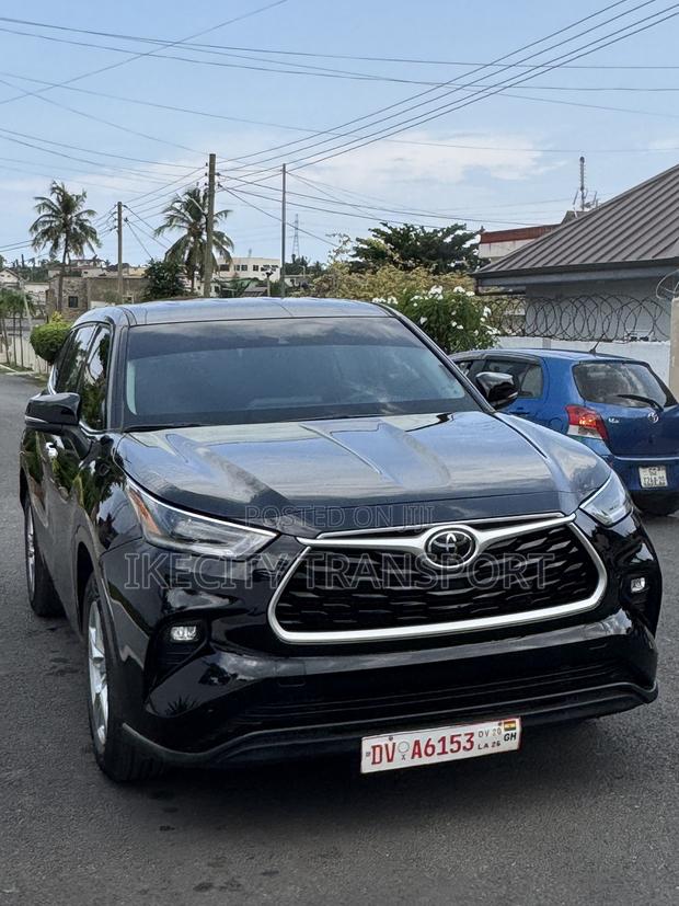 Toyota Highlander LE 2021 Black