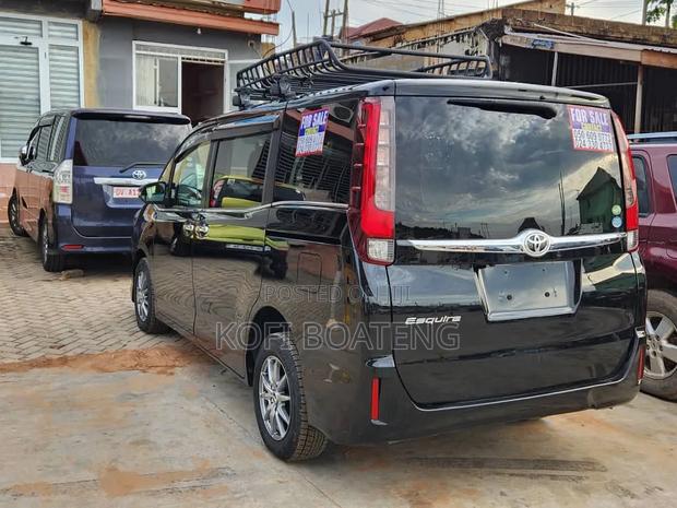 Toyota Esquire 2.0 AWD (8 seater) 2015 Black