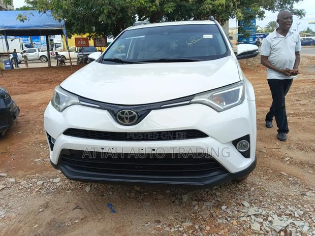 Toyota RAV4 2017 White