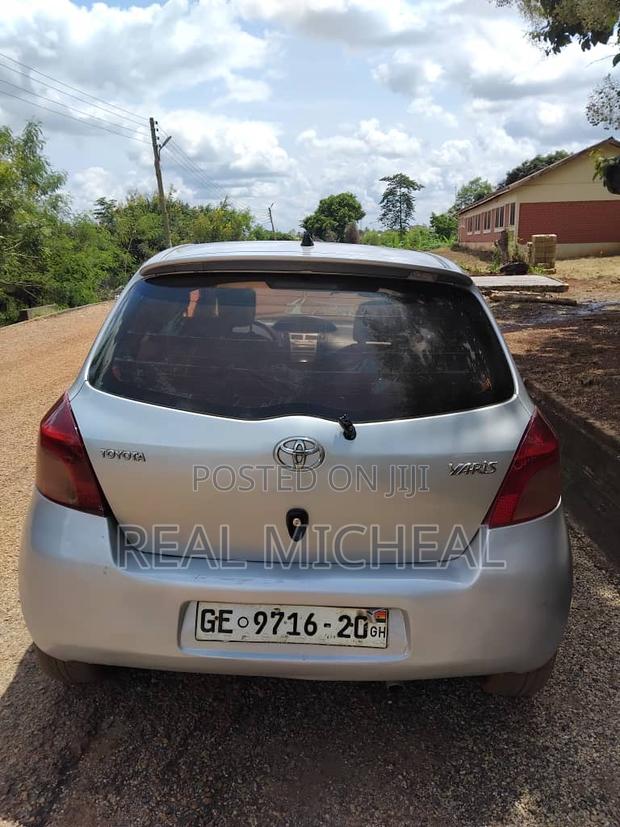 Toyota Yaris Base Hatchback 3dr 2010 Silver
