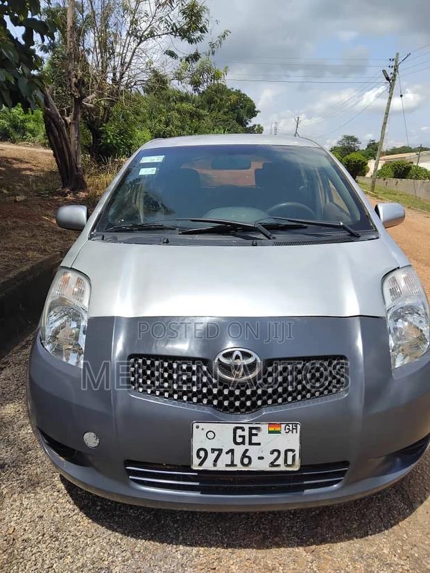 Toyota Yaris Base Hatchback 3dr 2010 Silver