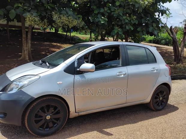 Toyota Yaris Base Hatchback 3dr 2010 Silver
