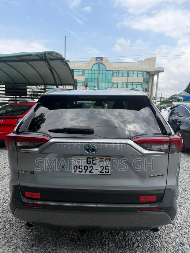 Toyota RAV4 2021 Silver