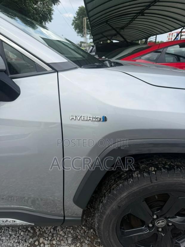 Toyota RAV4 2021 Silver