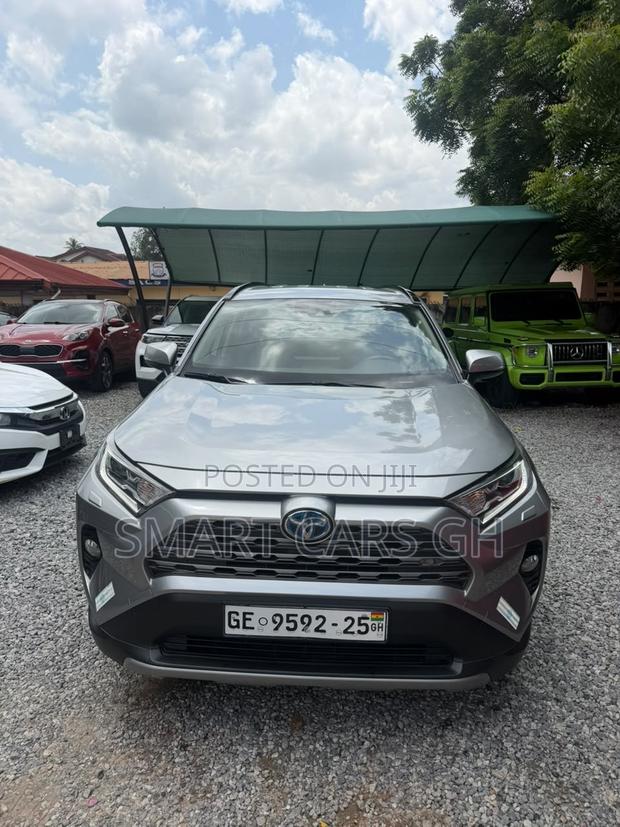 Toyota RAV4 2021 Silver