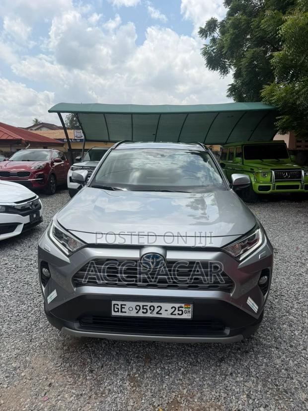 Toyota RAV4 2021 Silver