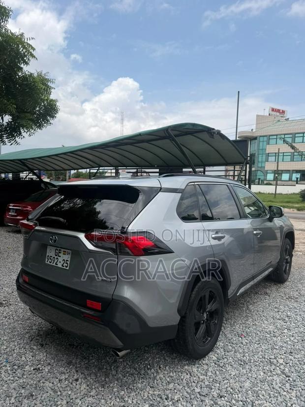 Toyota RAV4 2021 Silver