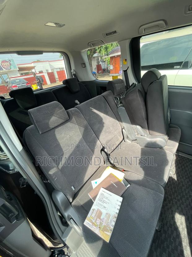 Toyota Voxy 2010 Black