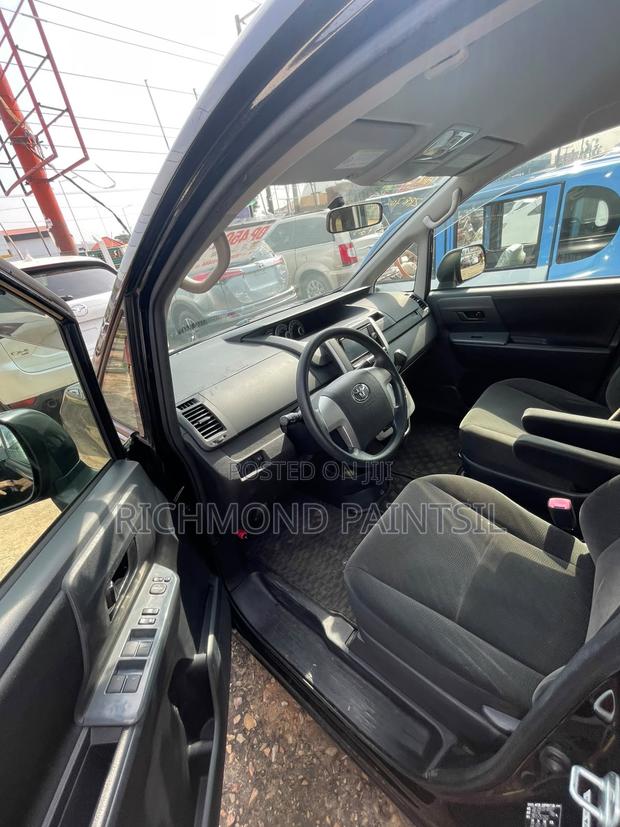 Toyota Voxy 2013 Black