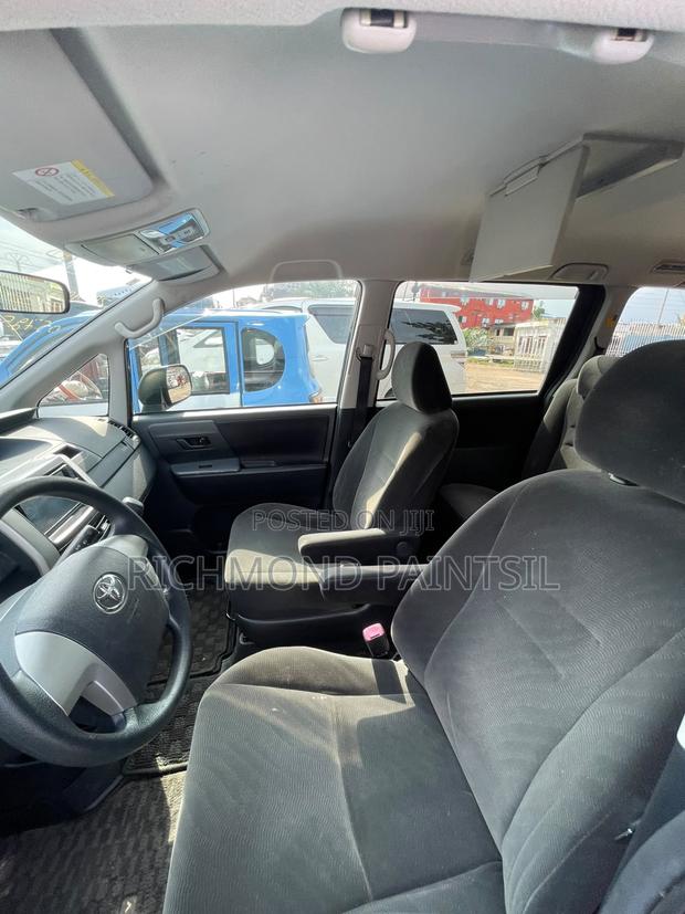 Toyota Voxy 2013 Black
