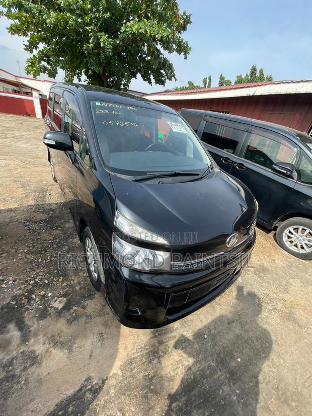 Toyota Voxy 2013 Black
