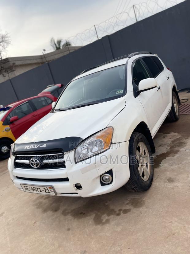 Toyota RAV4 2010 White