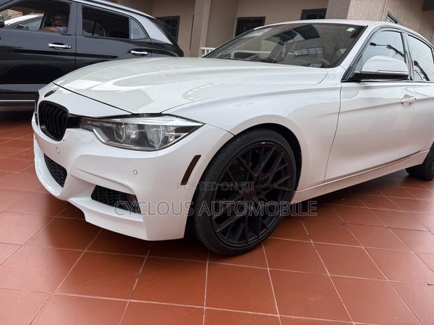 BMW 3 Series 320i RWD 2017 White